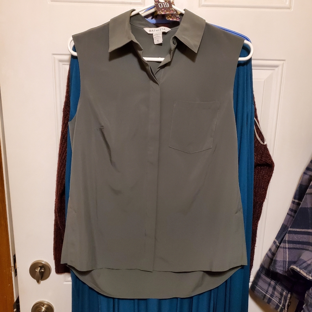 #19 -Athleta stretchy sleeveless blouse